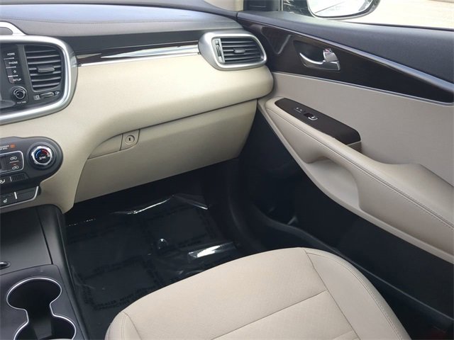Used 2020 Kia Sorento LX w/ LX I4 Convenience Package image 17