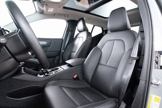 Certified 2025 Volvo XC40 B5 Core w/ Protection Package Premier image 21