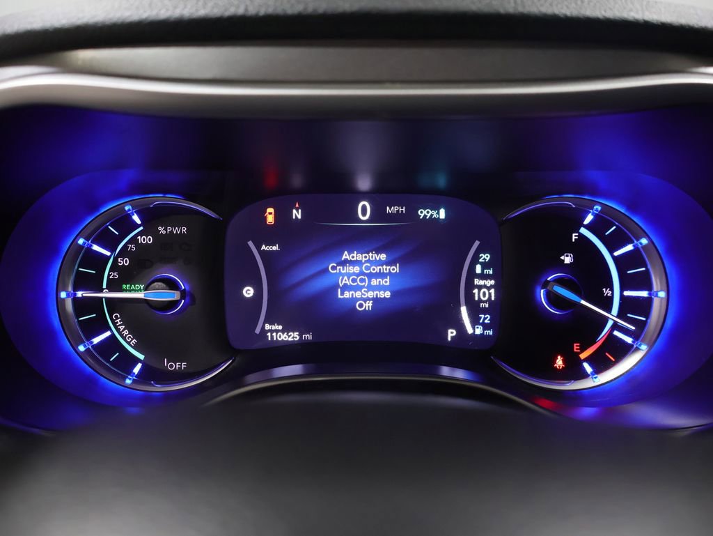 Used 2023 Chrysler Pacifica Touring-L image 2