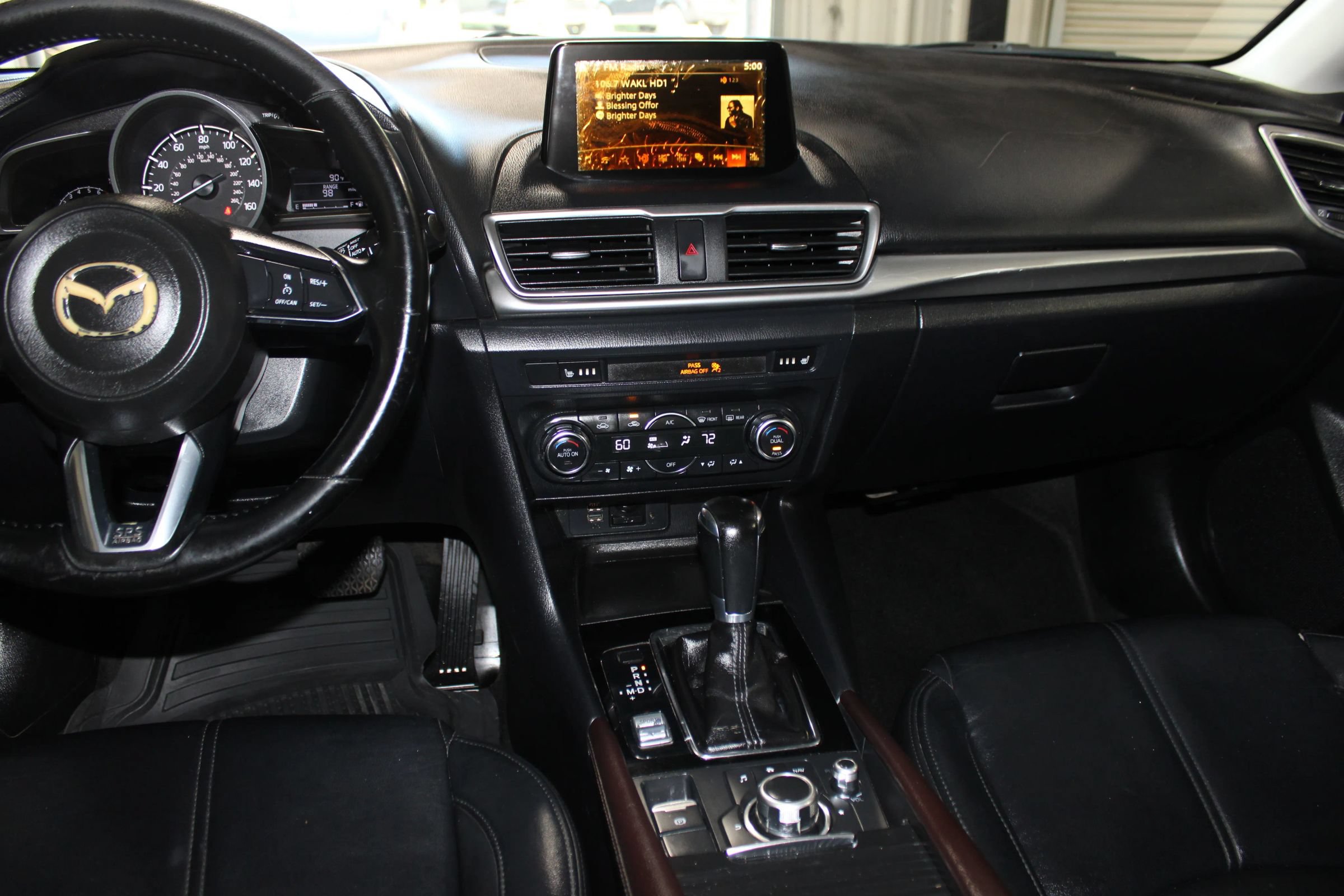 Used 2017 MAZDA MAZDA3 Touring FWD image 13