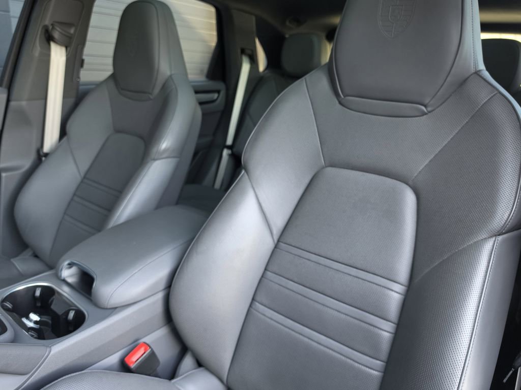 Certified 2023 Porsche Cayenne image 5
