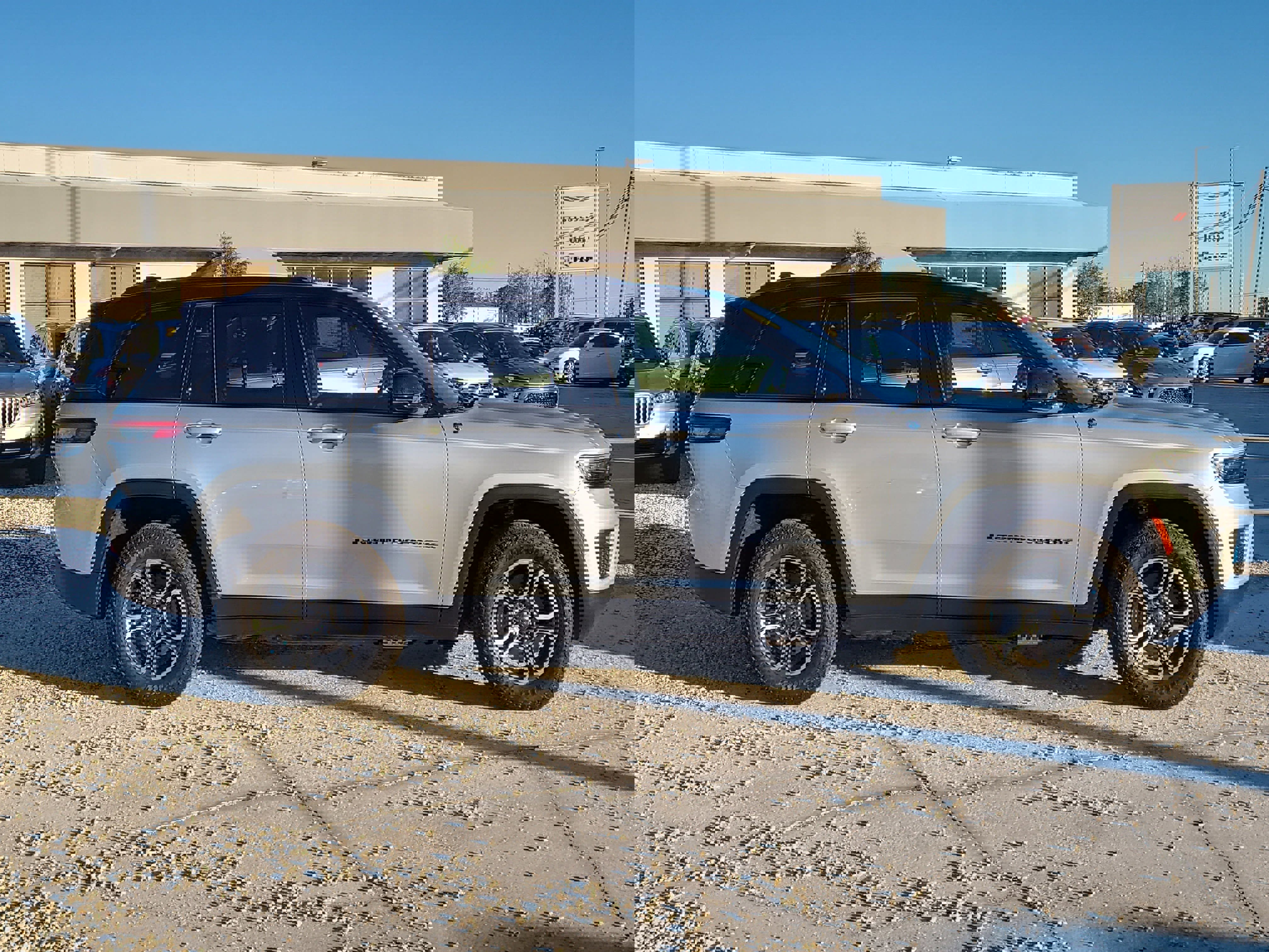 Used 2024 Jeep Grand Cherokee Trailhawk image 7