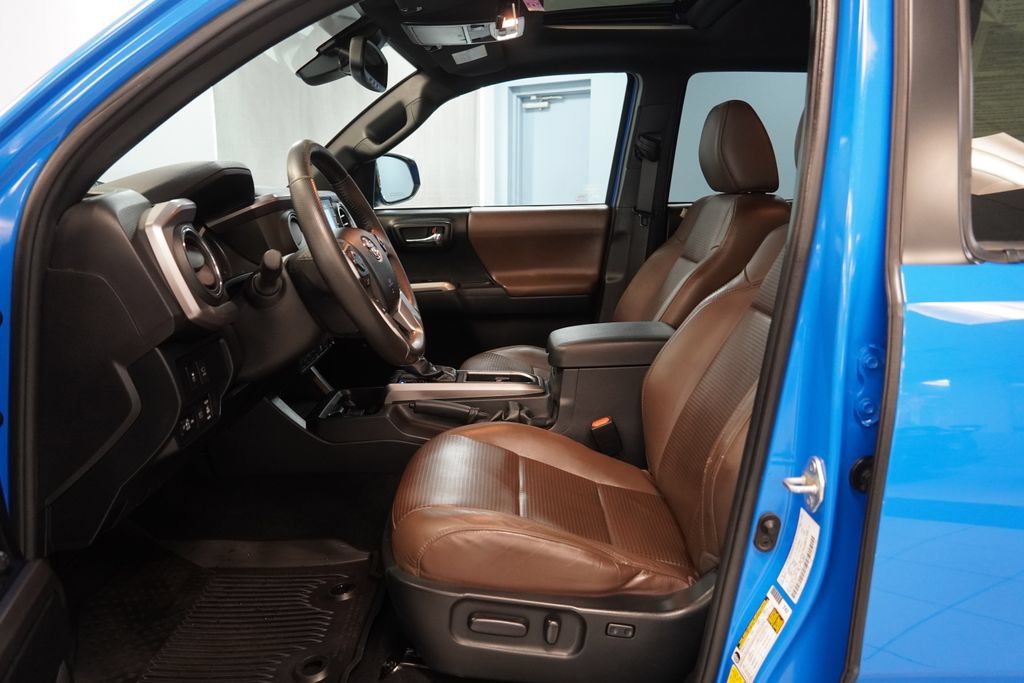 Used 2021 Toyota Tacoma Limited AWD/4WD image 6