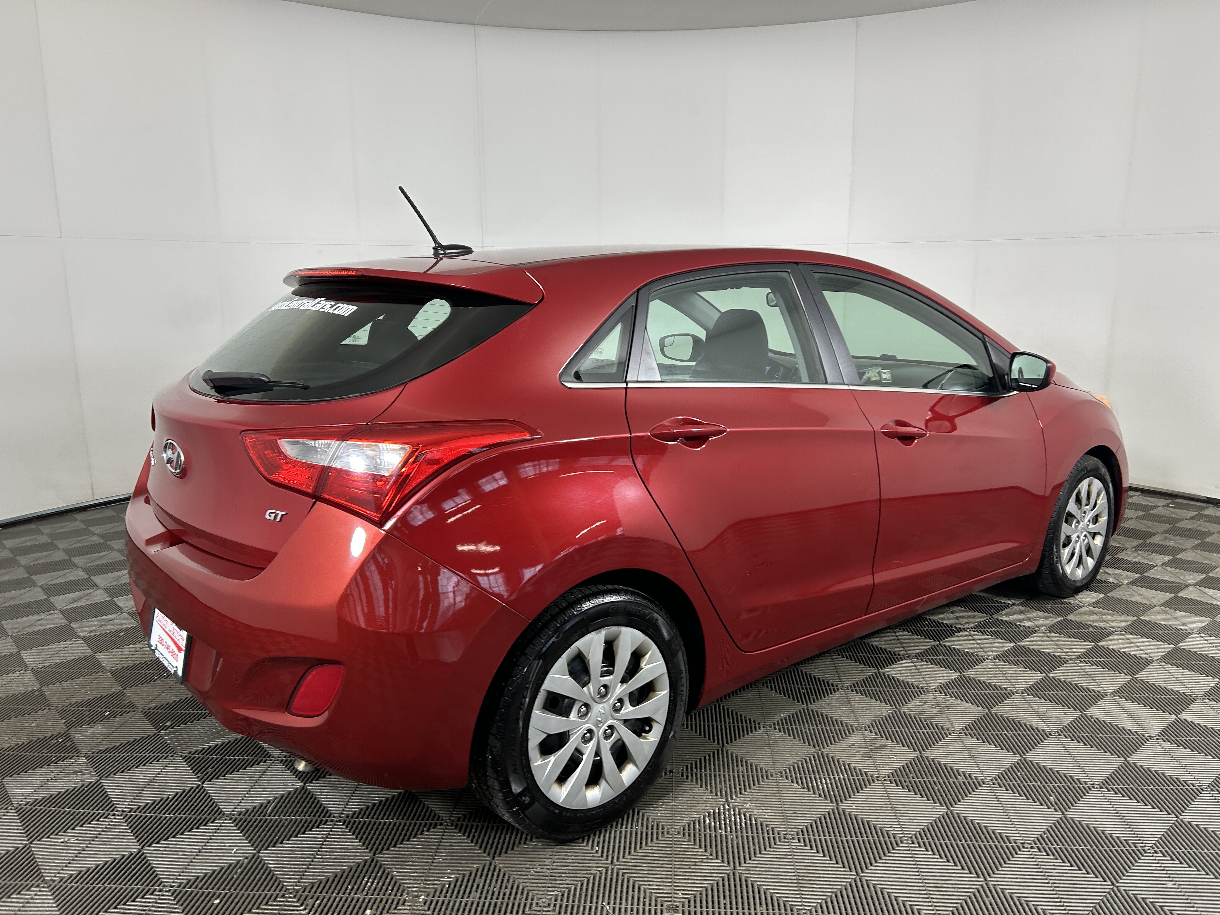 Used 2016 Hyundai Elantra GT FWD image 4