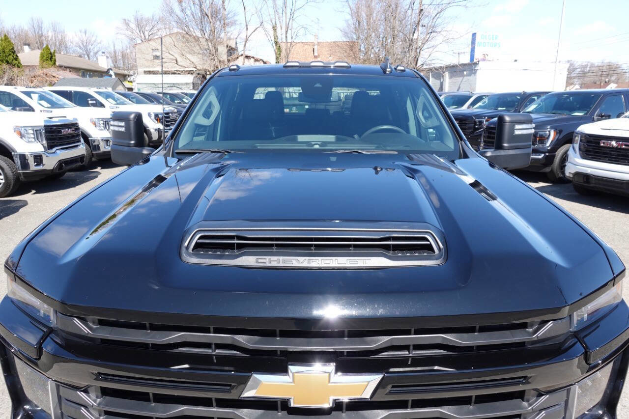 Used 2024 Chevrolet Silverado 2500 Custom w/ Custom Value Package AWD/4WD image 7