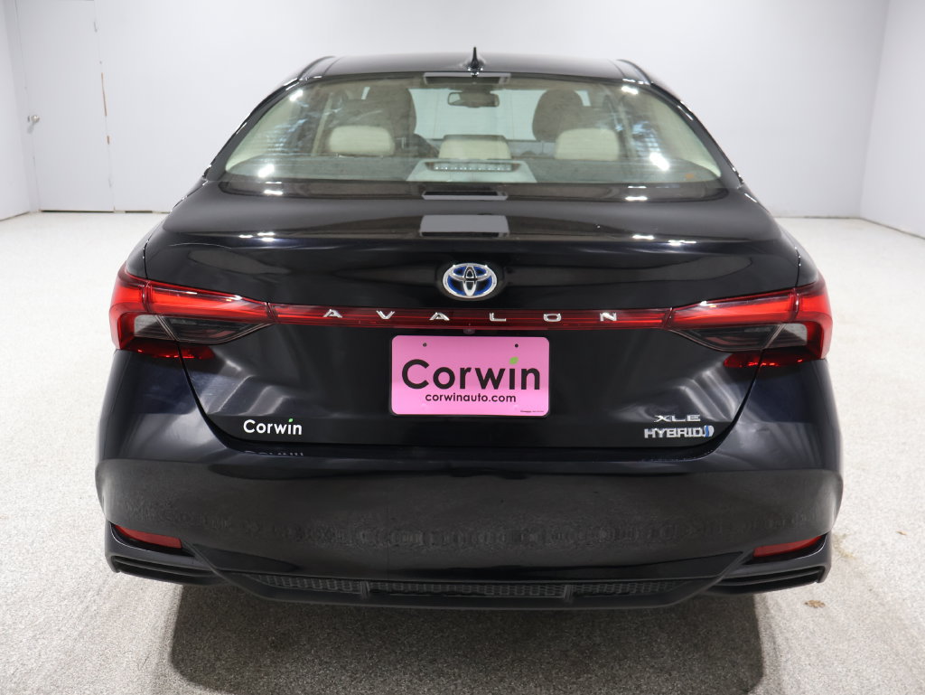 Used 2021 Toyota Avalon XLE w/ Carpet Mat Package (TMS) FWD image 3