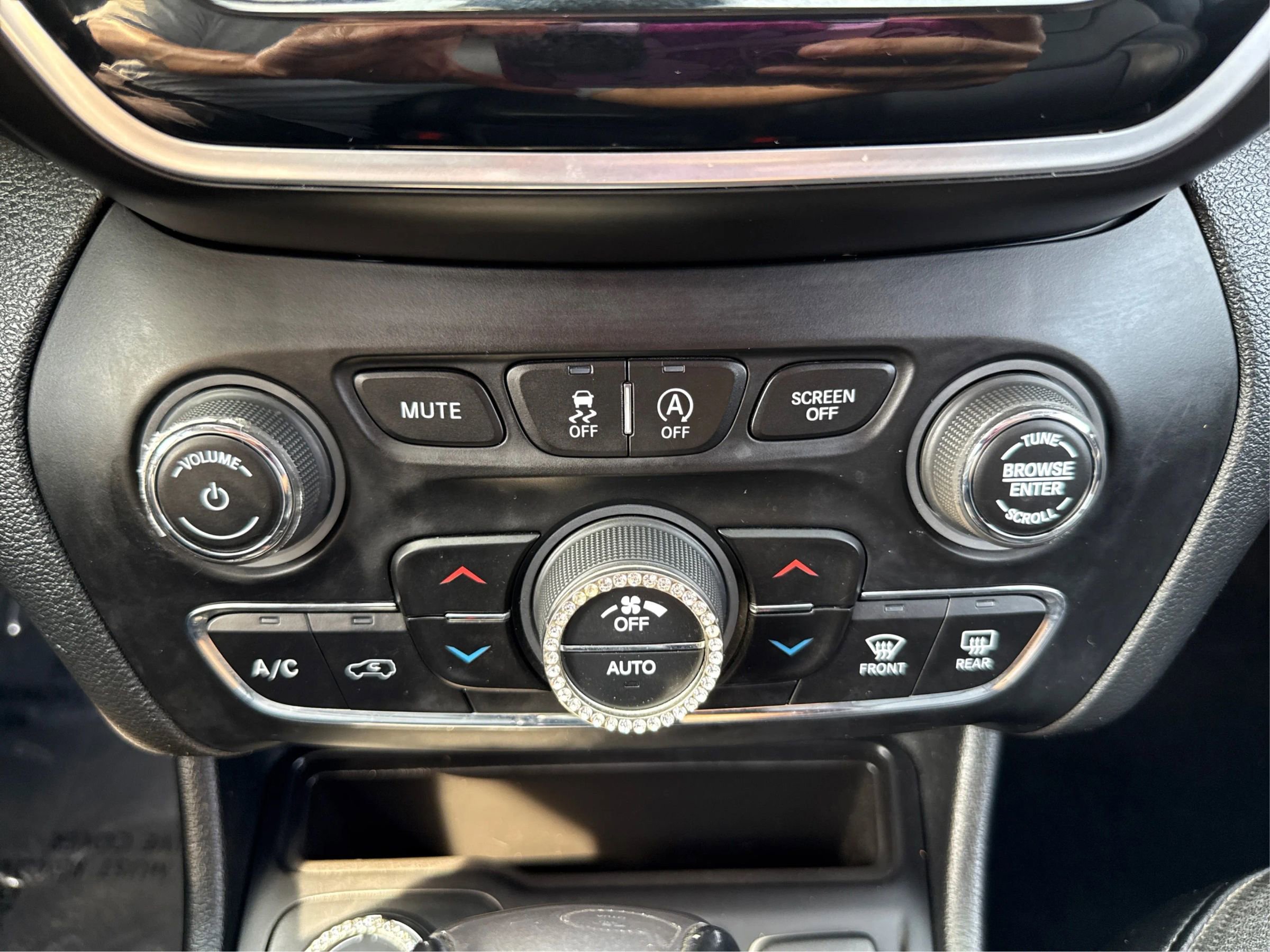 Used 2022 Jeep Cherokee Limited image 35