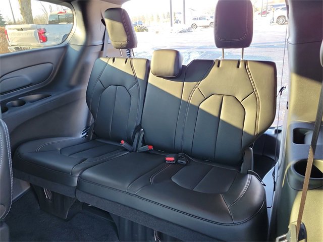 New 2026 Chrysler Pacifica Select image 21