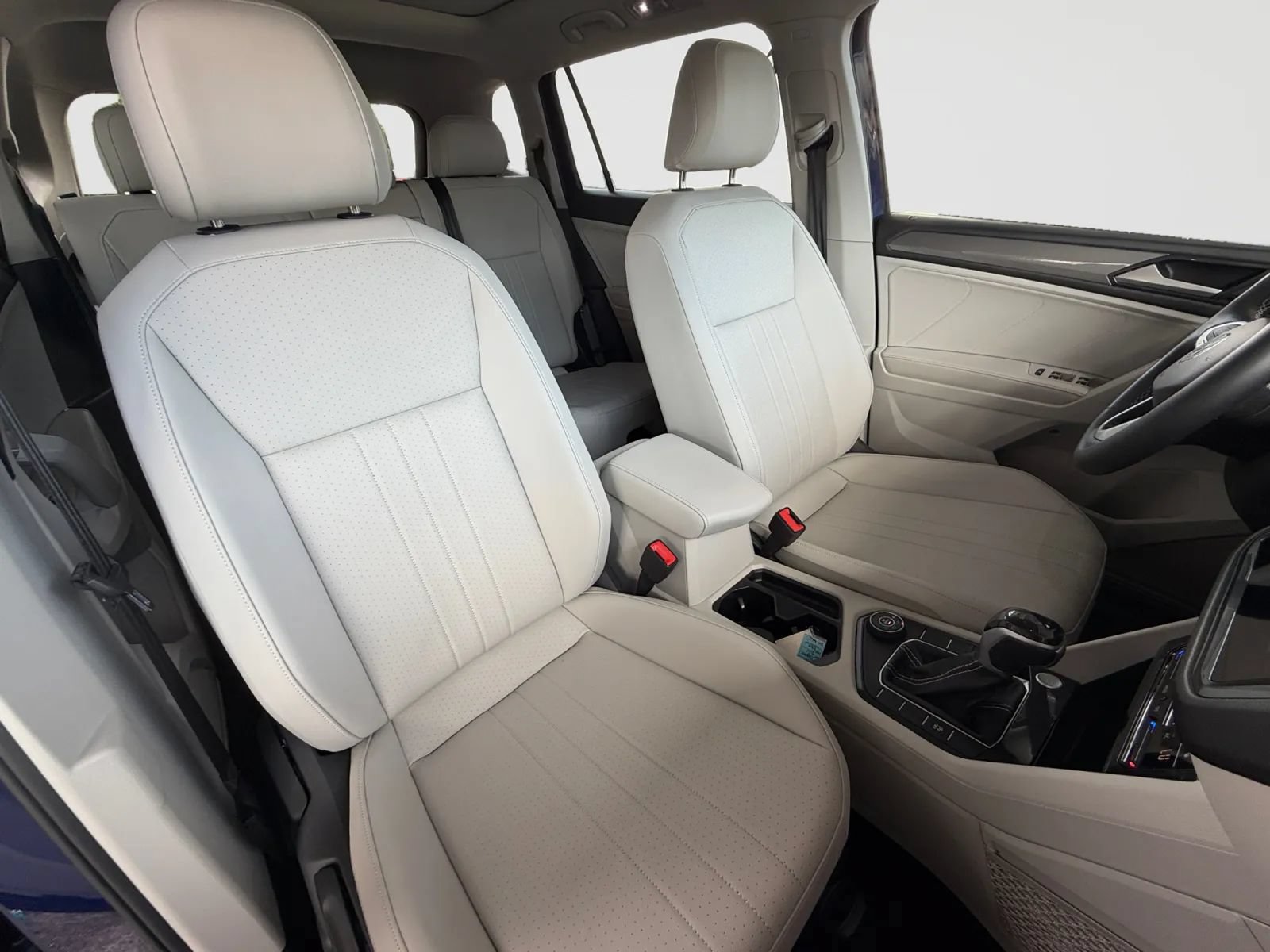 Used 2023 Volkswagen Tiguan SE w/ Panoramic Sunroof Package AWD/4WD image 21