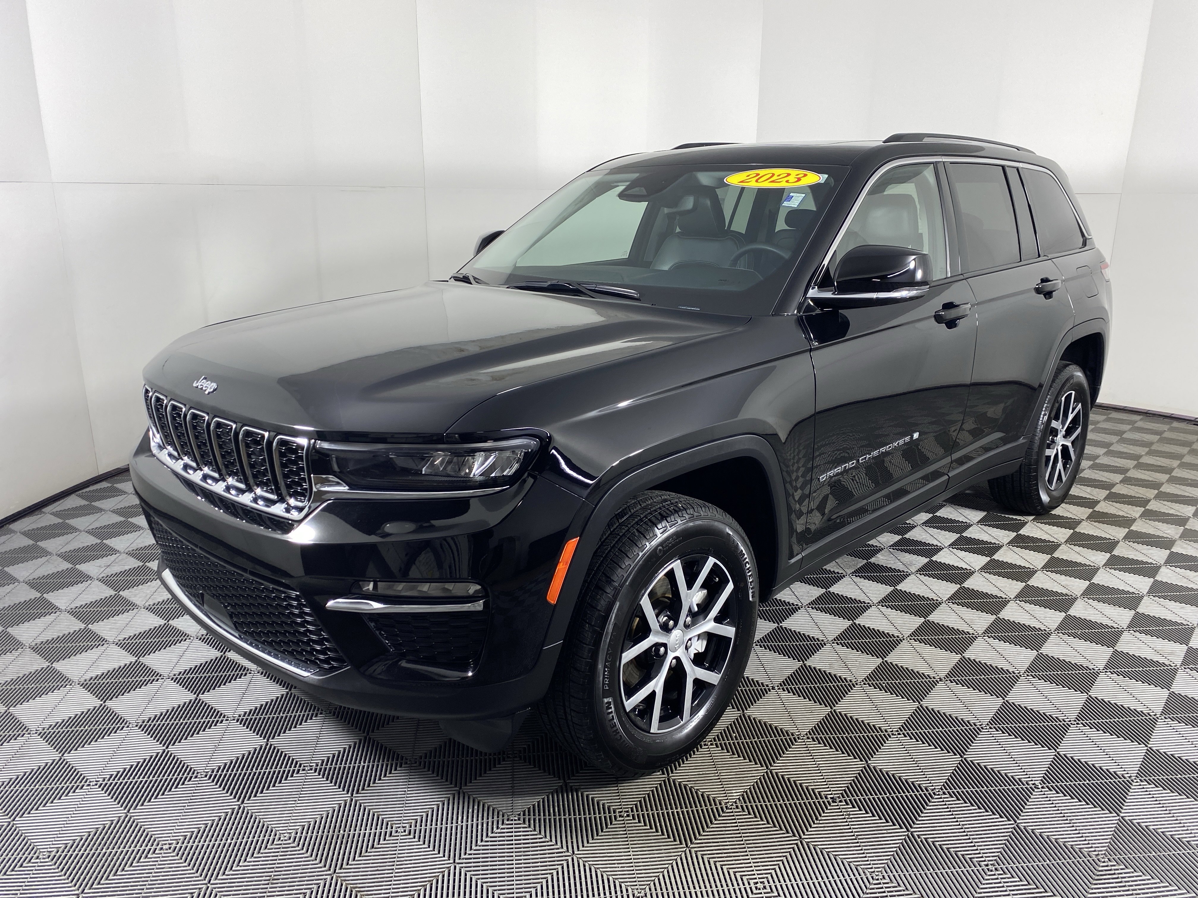 Used 2023 Jeep Grand Cherokee Limited image 12