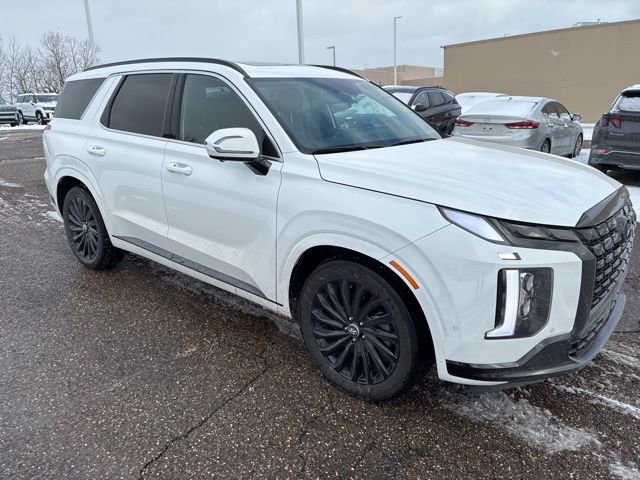 Used 2024 Hyundai Palisade Calligraphy image 3