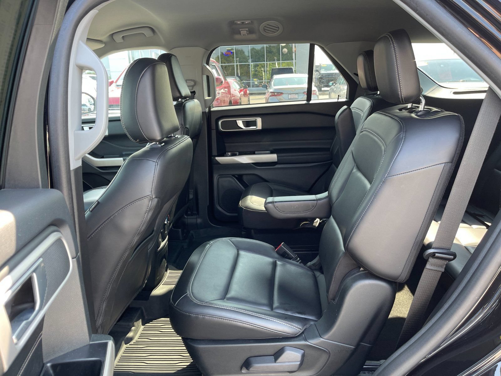 Used 2023 Ford Explorer XLT w/ Equipment Group 202A AWD/4WD image 14