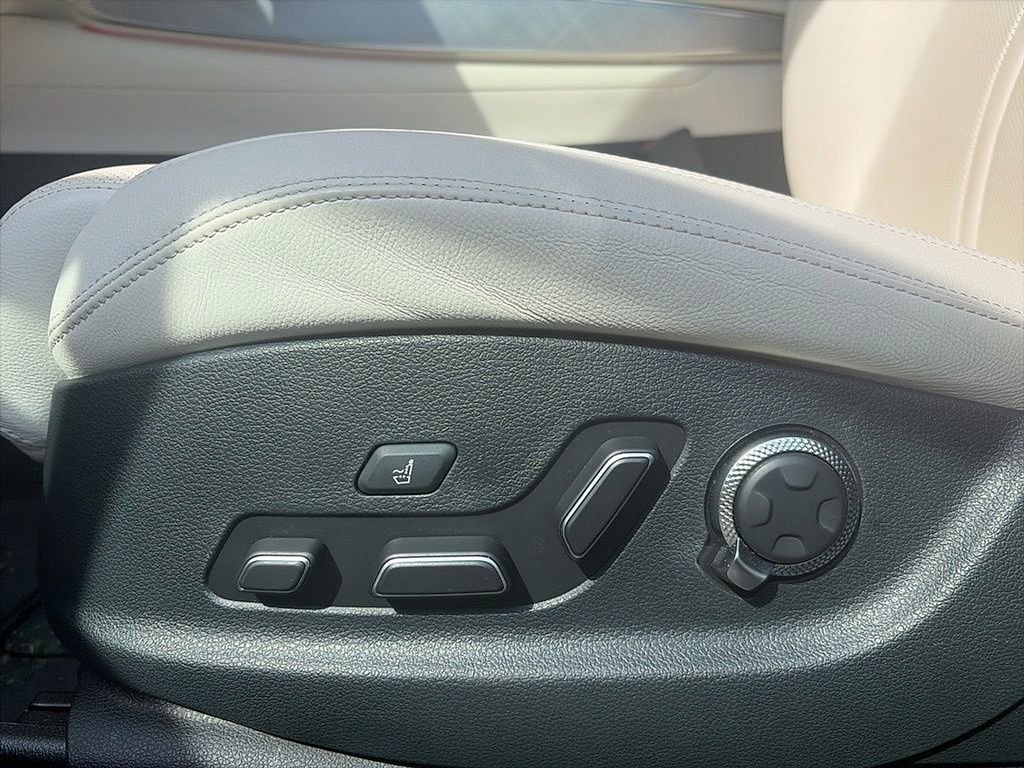 Used 2023 Genesis Electrified GV70 AWD/4WD image 13