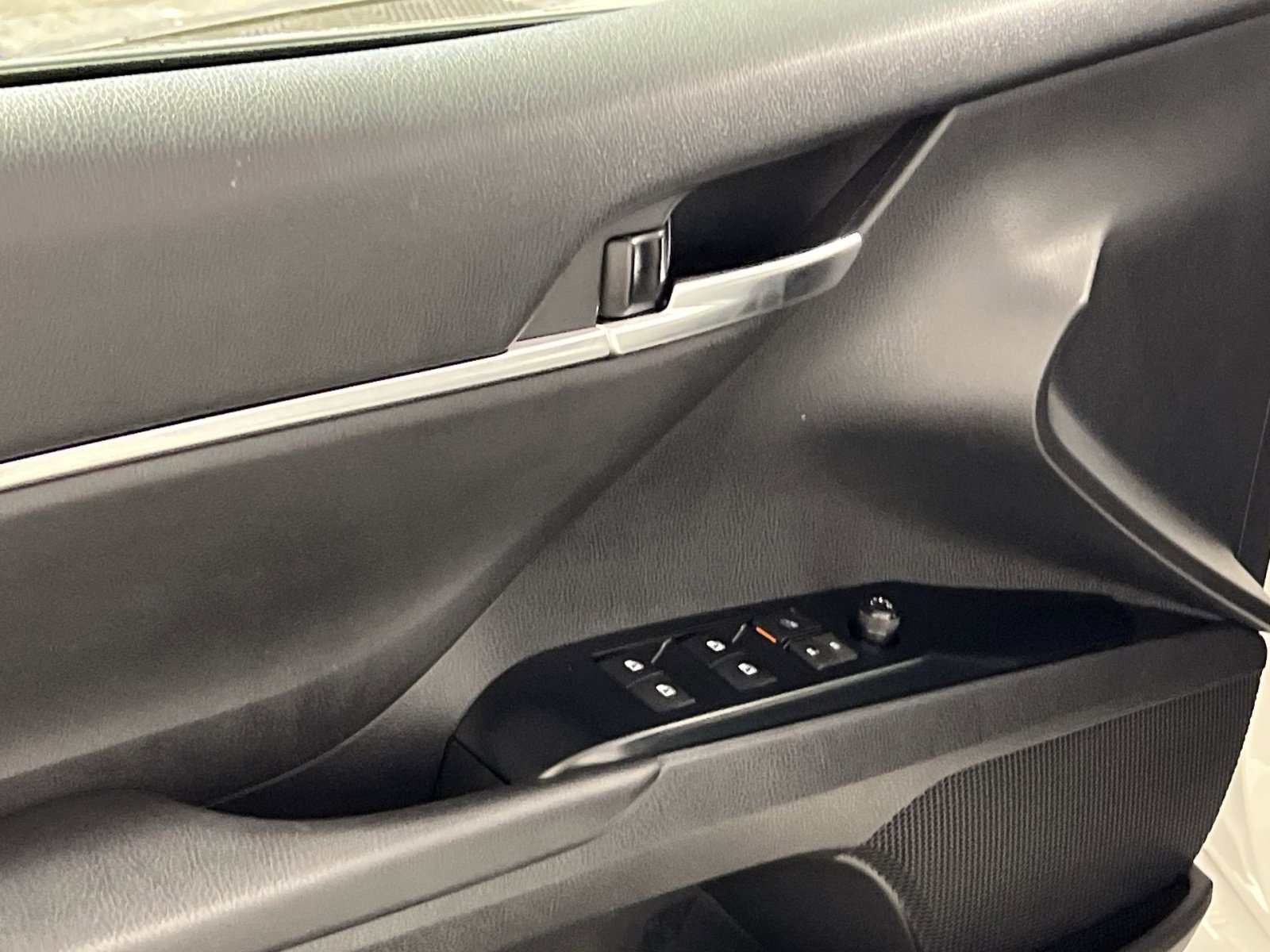 Used 2018 Toyota Camry LE image 10