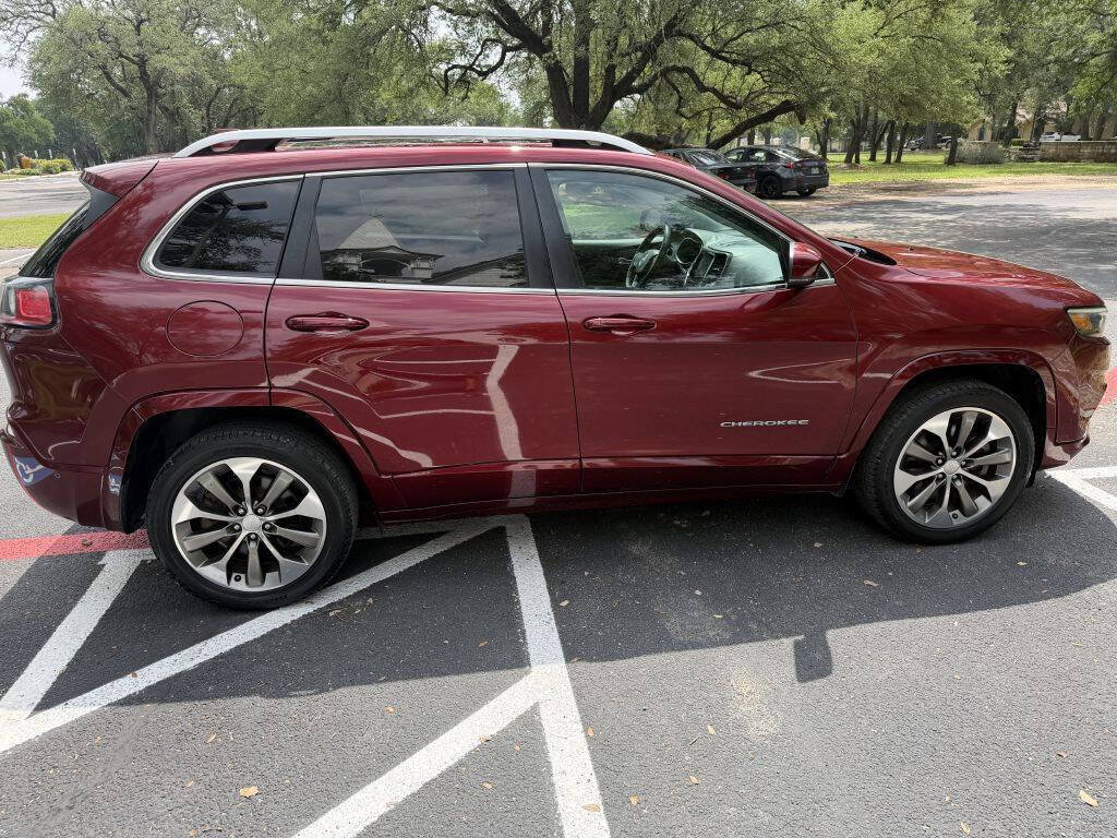 Used 2019 Jeep Cherokee Overland w/ Technology Group FWD image 6