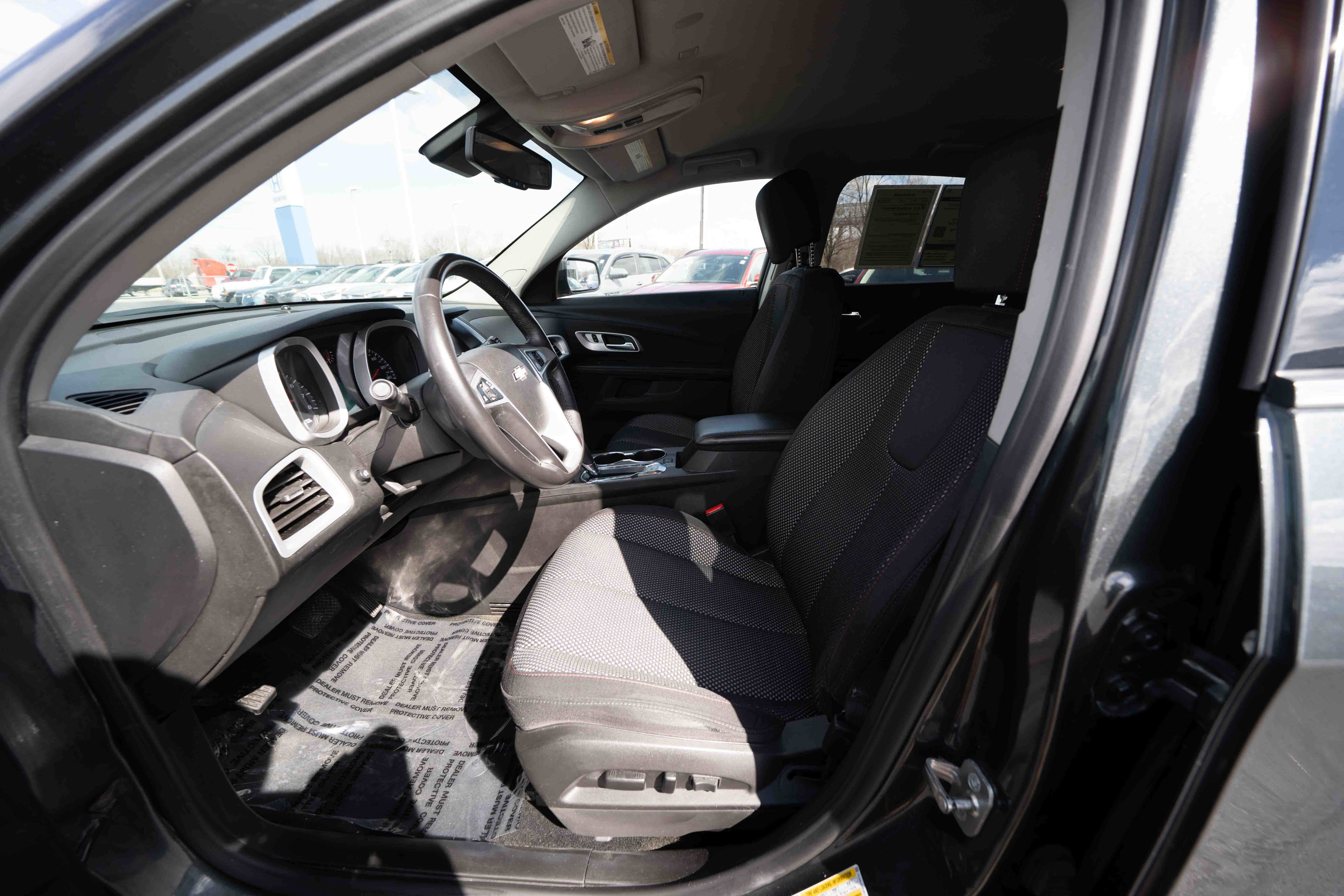 Used 2017 Chevrolet Equinox LT w/ Convenience Package image 9