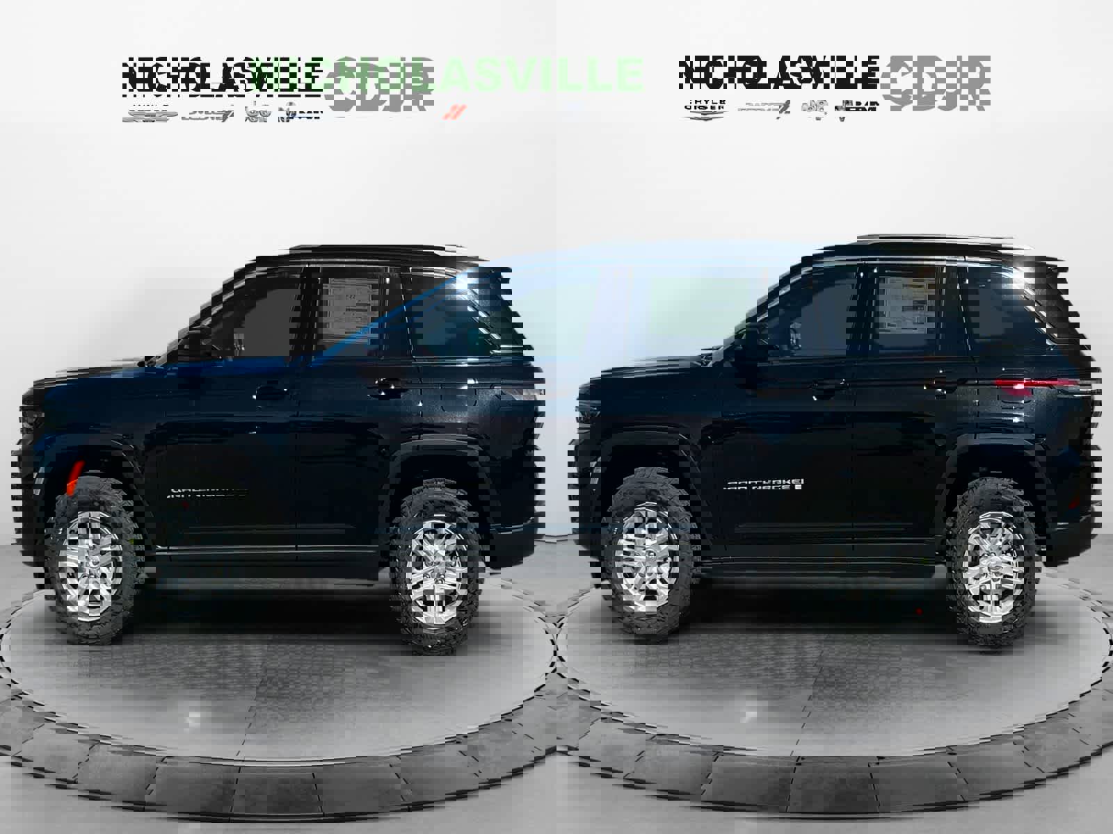 New 2025 Jeep Grand Cherokee Laredo w/ Luxury Tech Group I image 3