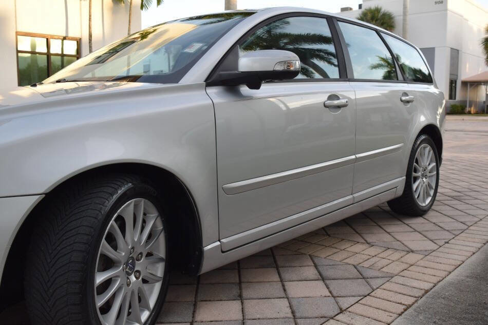 Used 2011 Volvo V50 T5 image 17