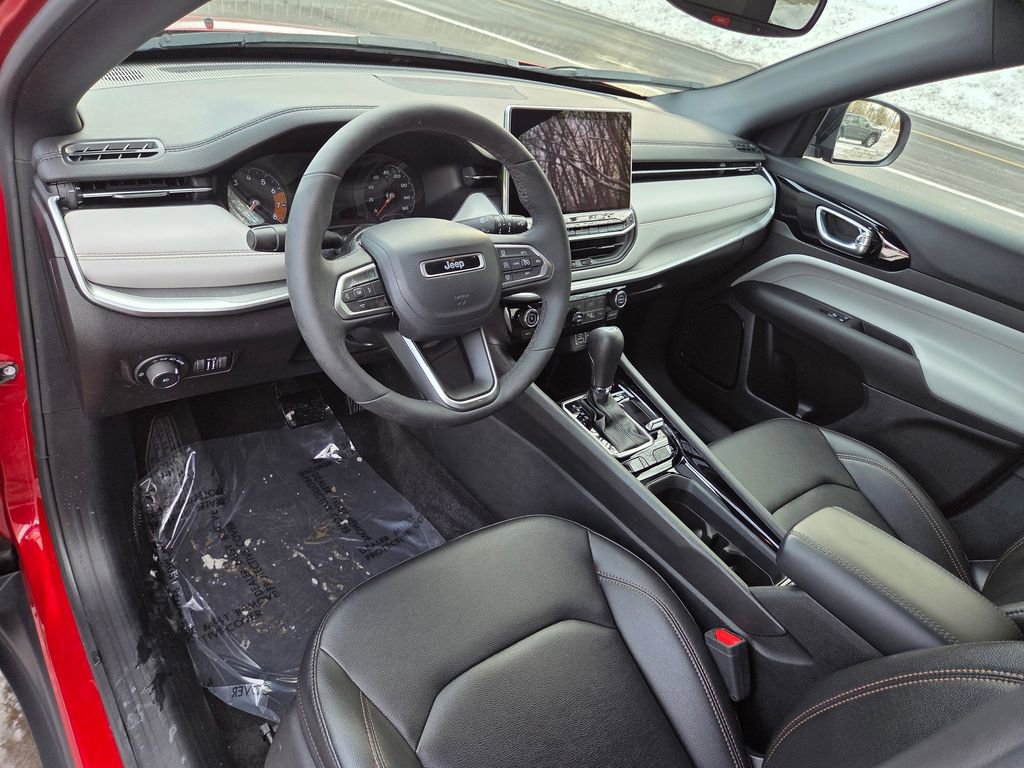 Used 2024 Jeep Compass Limited image 10