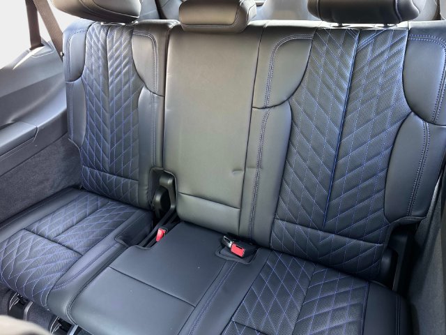 Certified 2026 Cadillac Escalade IQL Sport 1 w/ LPO, ONYX Package AWD/4WD image 12