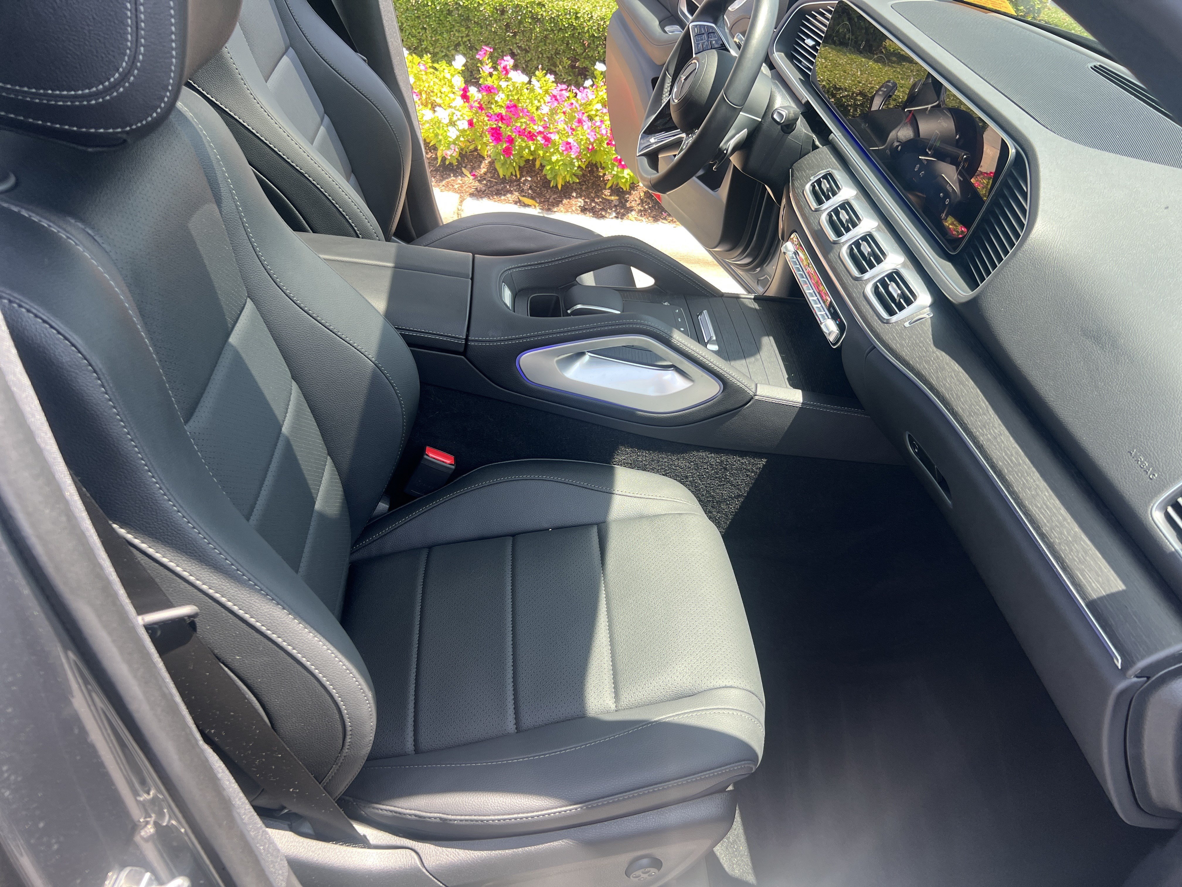 Used 2025 Mercedes-Benz GLE 450 4MATIC w/ Winter Package image 35