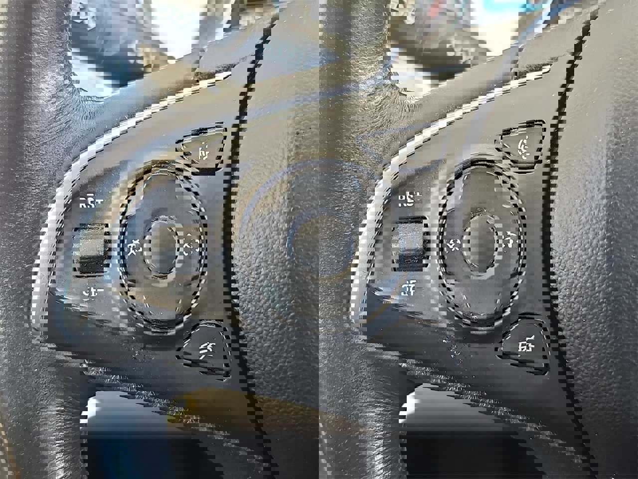 Used 2019 Buick Enclave Essence image 18