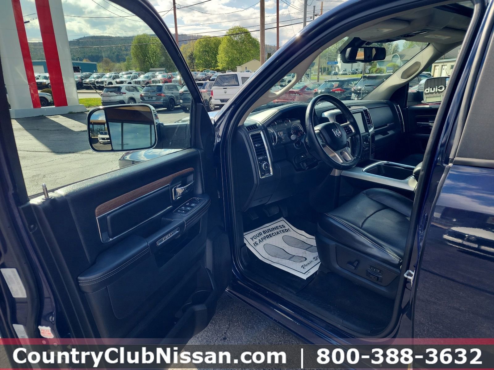 Used 2017 RAM 1500 Laramie AWD/4WD image 10