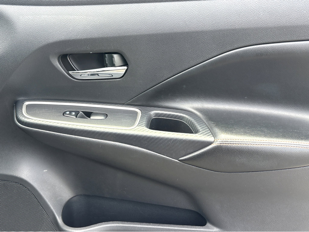 Used 2022 Nissan Versa SR FWD image 12