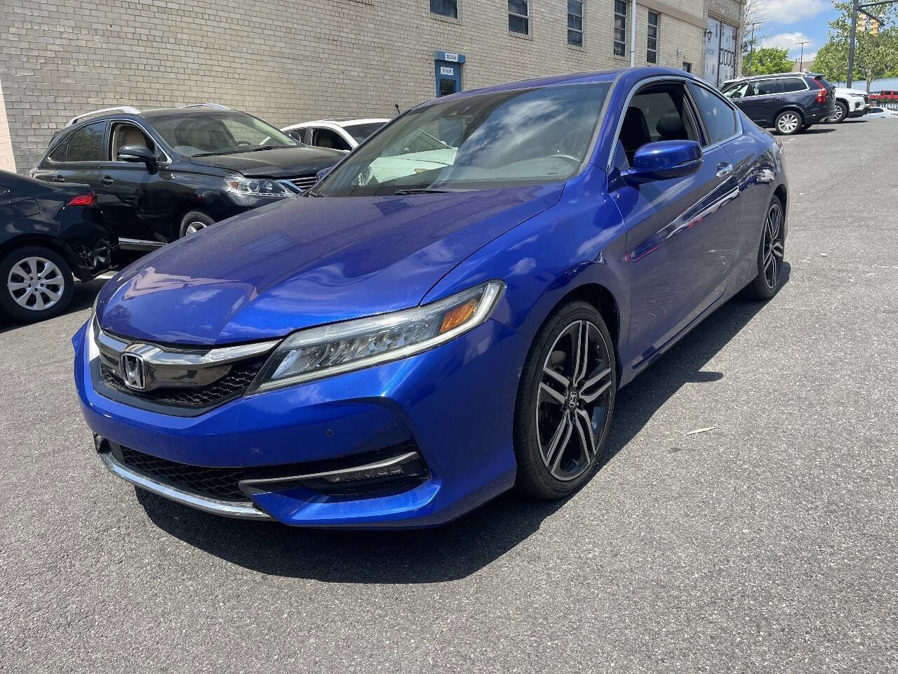 Used 2016 Honda Accord Touring image 2