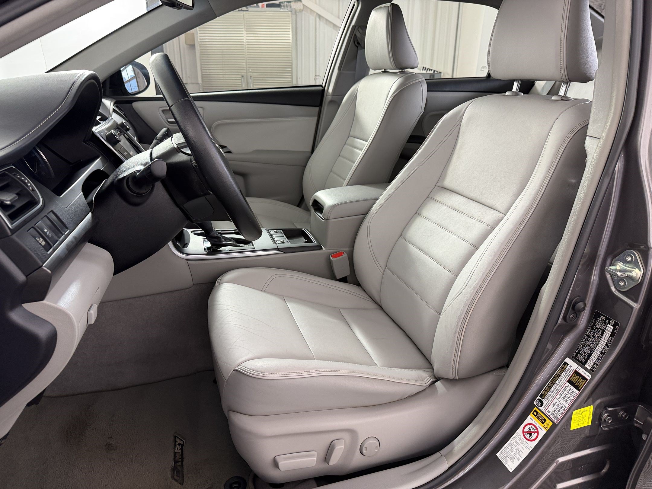 Used 2015 Toyota Camry XLE w/ Moonroof Package FWD image 5