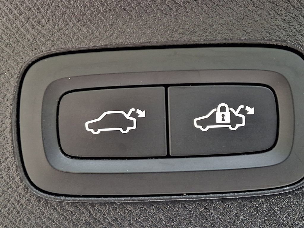 Used 2019 Volvo XC90 T6 Momentum AWD/4WD image 29