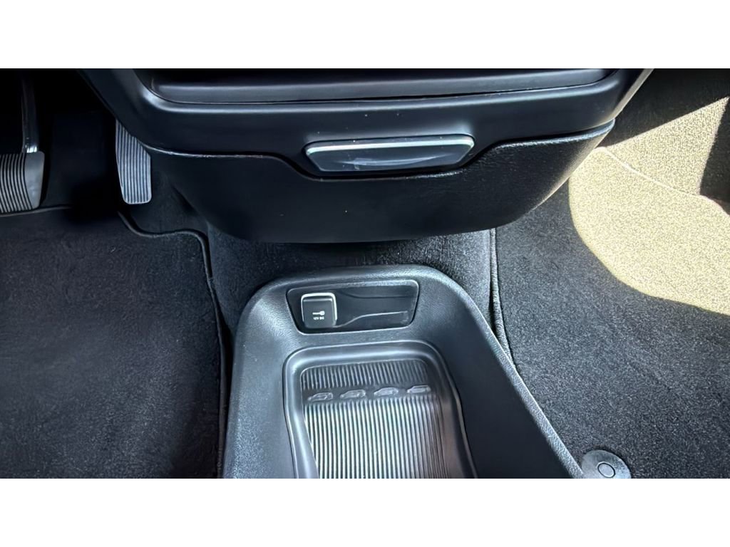 Used 2025 Chrysler Pacifica Select image 20