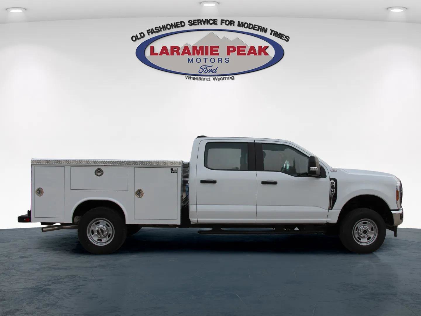 New 2026 Ford F350 XL w/ FX4 Off-Road Package image 2