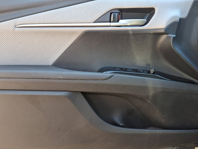 Used 2025 Toyota Camry SE FWD image 13
