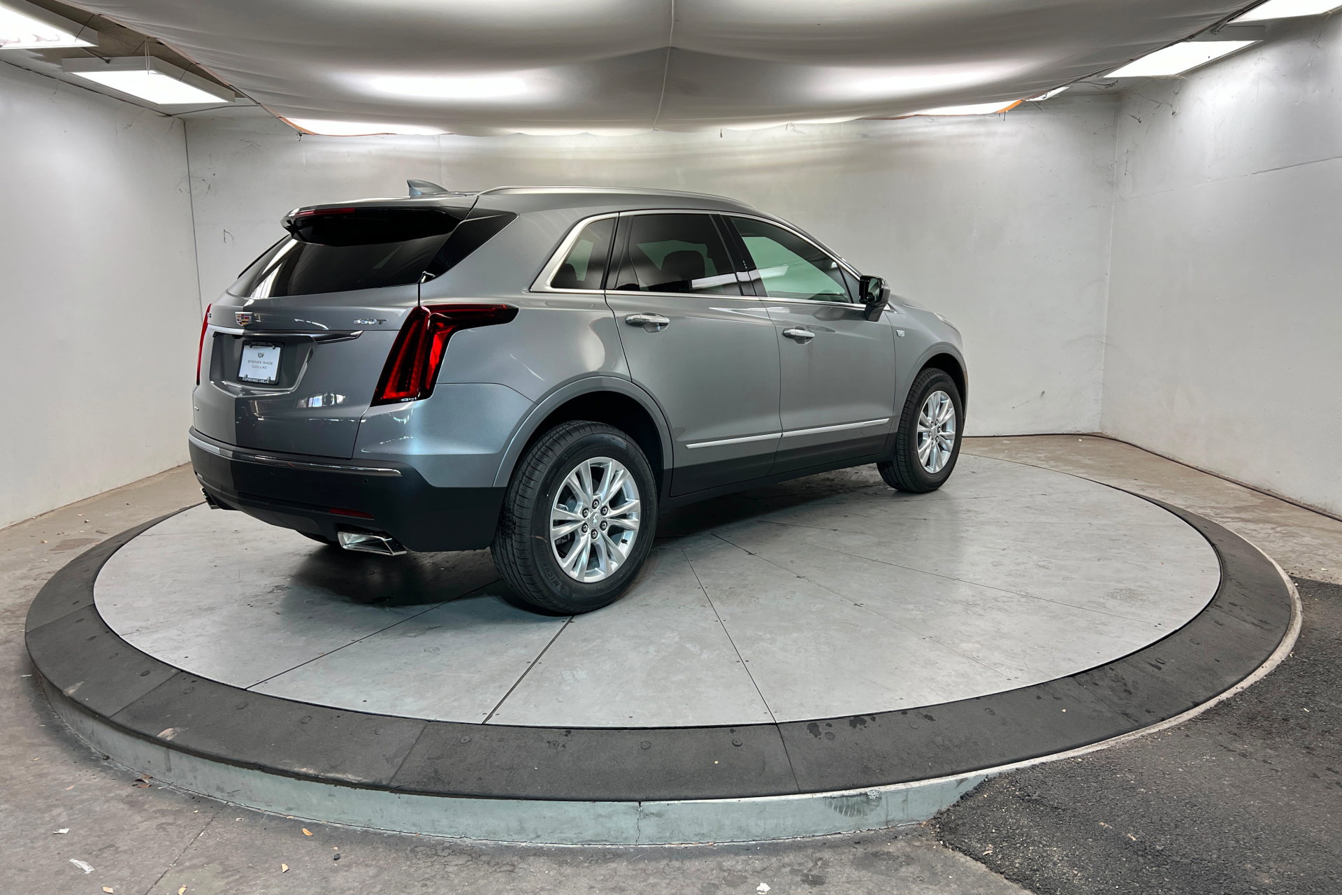 New 2026 Cadillac XT5 Luxury w/ LPO, Floor Liner Package image 6