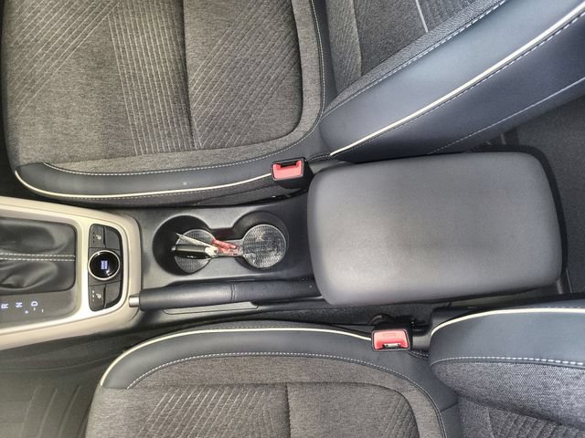 Used 2025 Hyundai Venue Limited FWD image 21