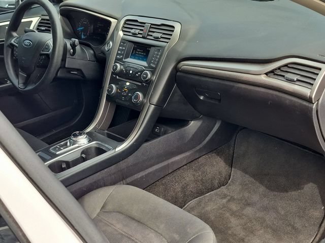 Used 2017 Ford Fusion SE FWD image 26