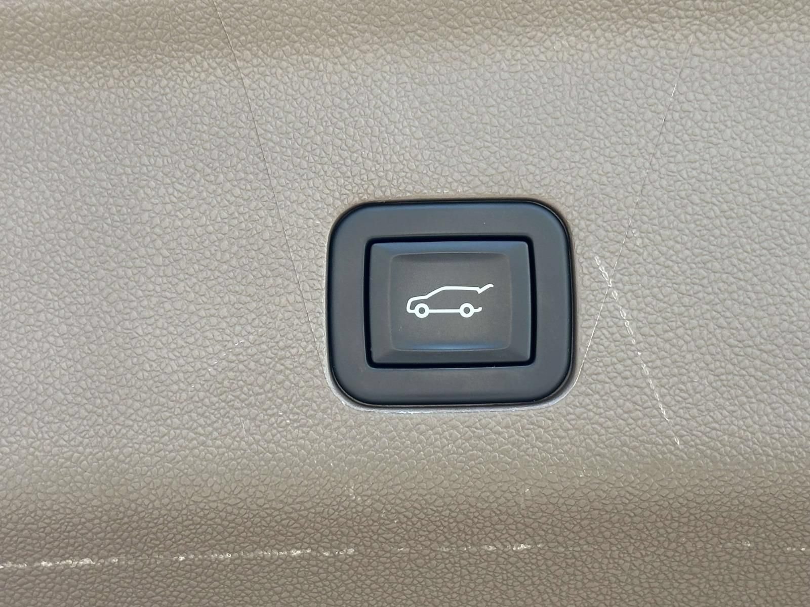 Used 2023 GMC Yukon Denali AWD/4WD image 26