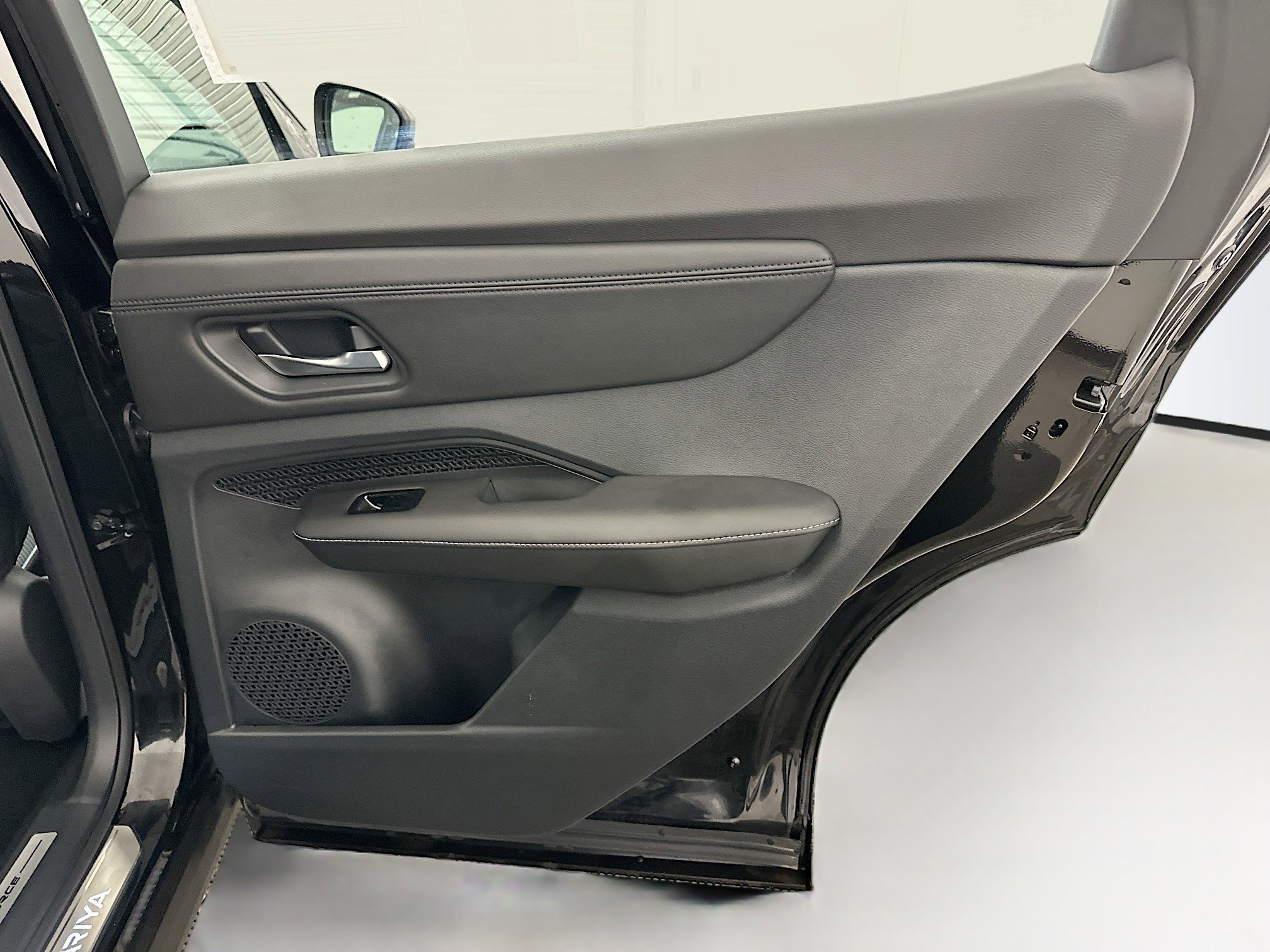 Used 2023 Nissan Ariya AWD image 31