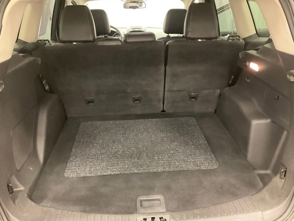 Used 2017 Ford Escape Titanium image 9