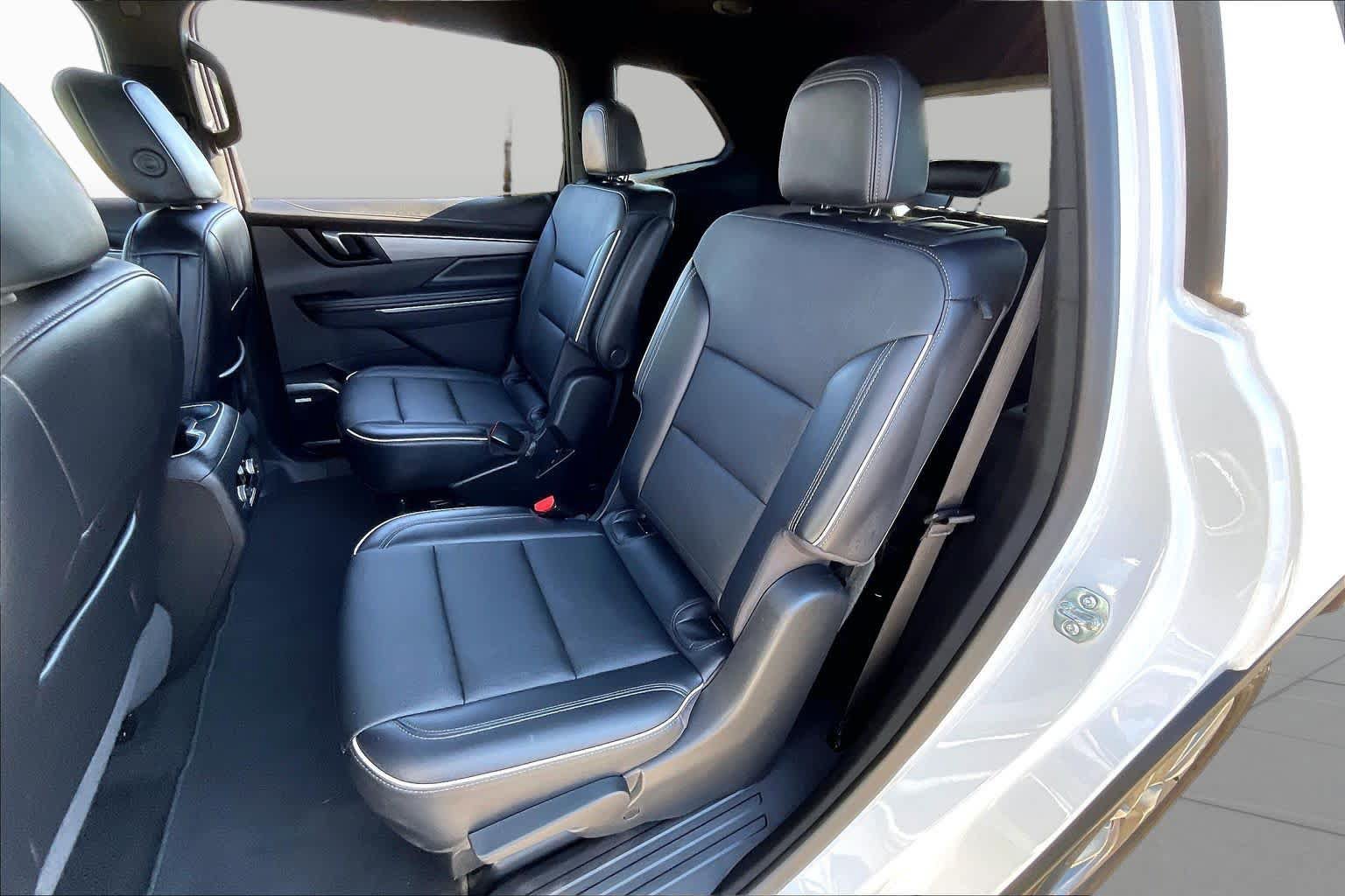 Used 2025 Buick Enclave Preferred FWD image 19