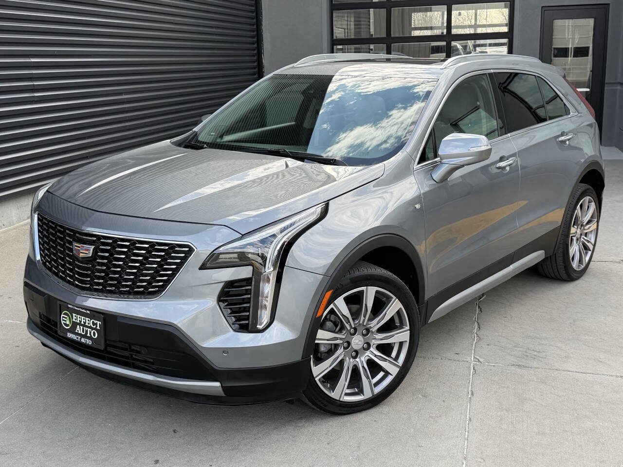 Used 2023 Cadillac XT4 Premium Luxury AWD/4WD image 2