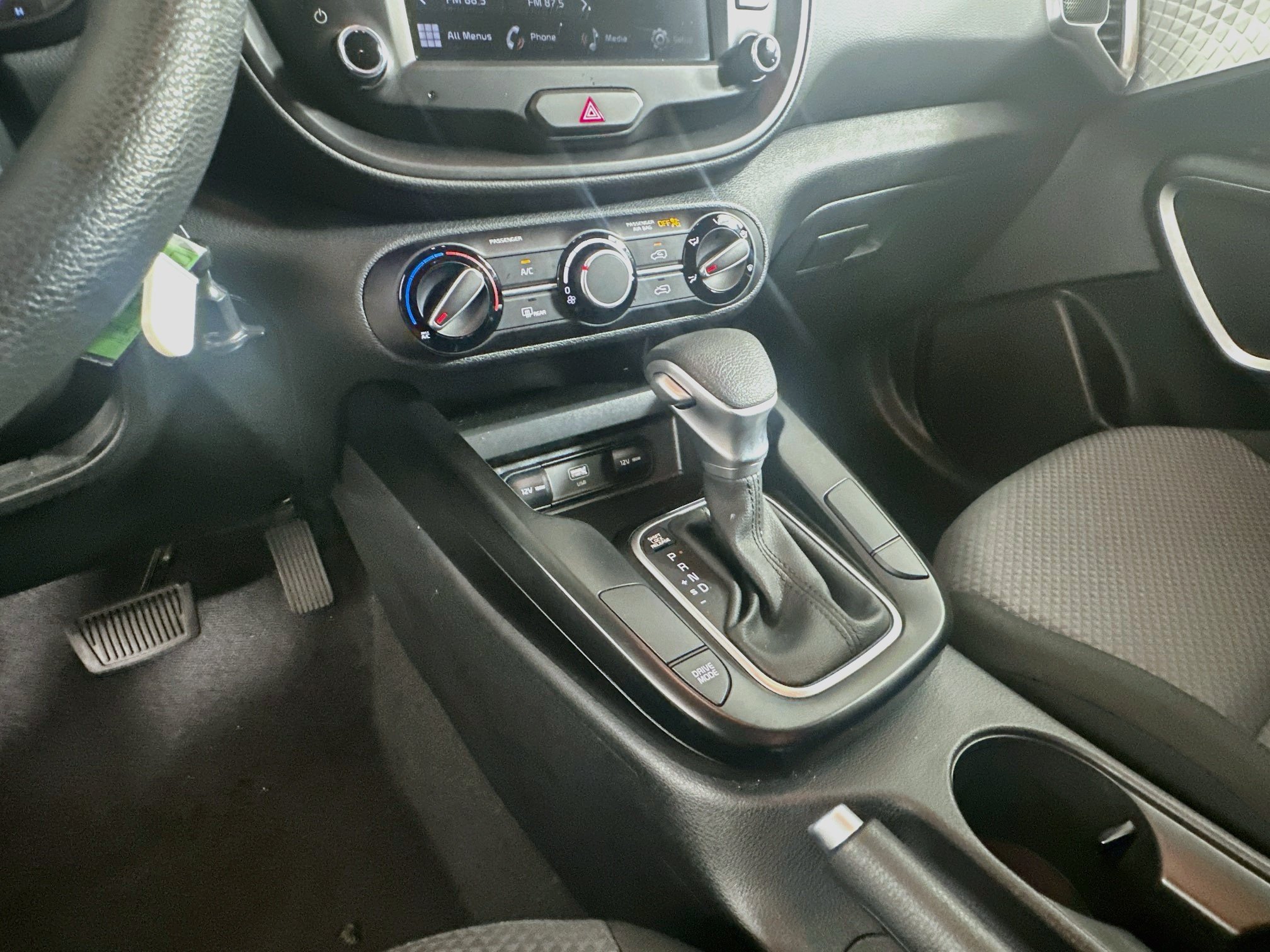 Used 2025 Kia Soul LX w/ LX Technology Package FWD image 24