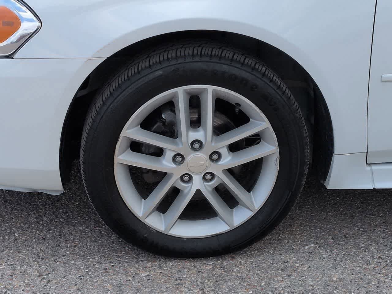 Used 2013 Chevrolet Impala LTZ FWD image 13