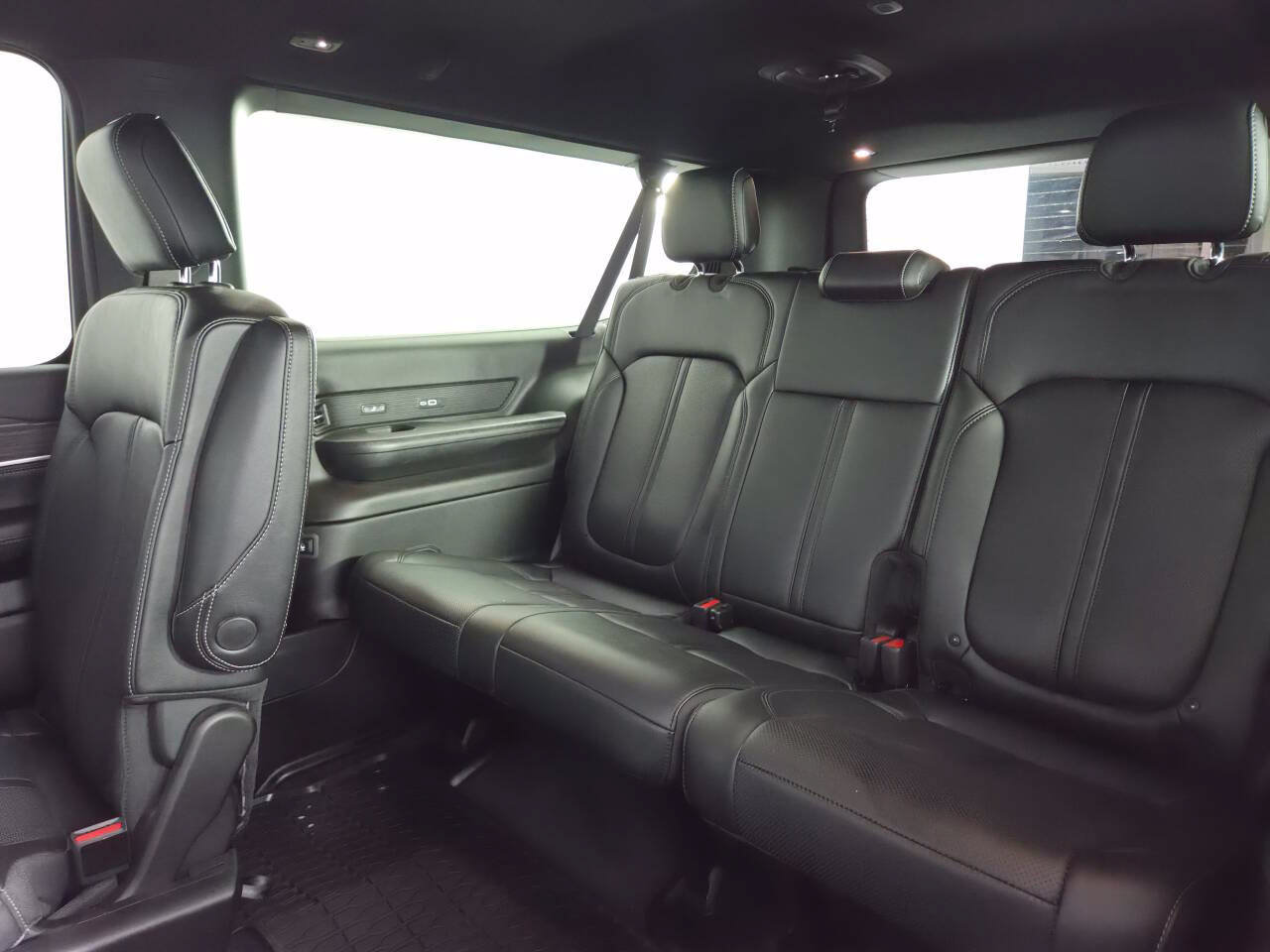 Used 2024 Jeep Wagoneer L Series II w/ Flexible Seating Group AWD/4WD image 24