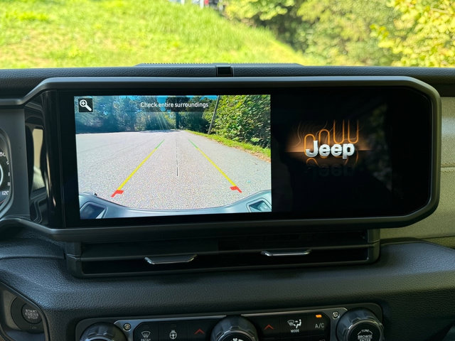 Used 2024 Jeep Gladiator Sport AWD/4WD image 23