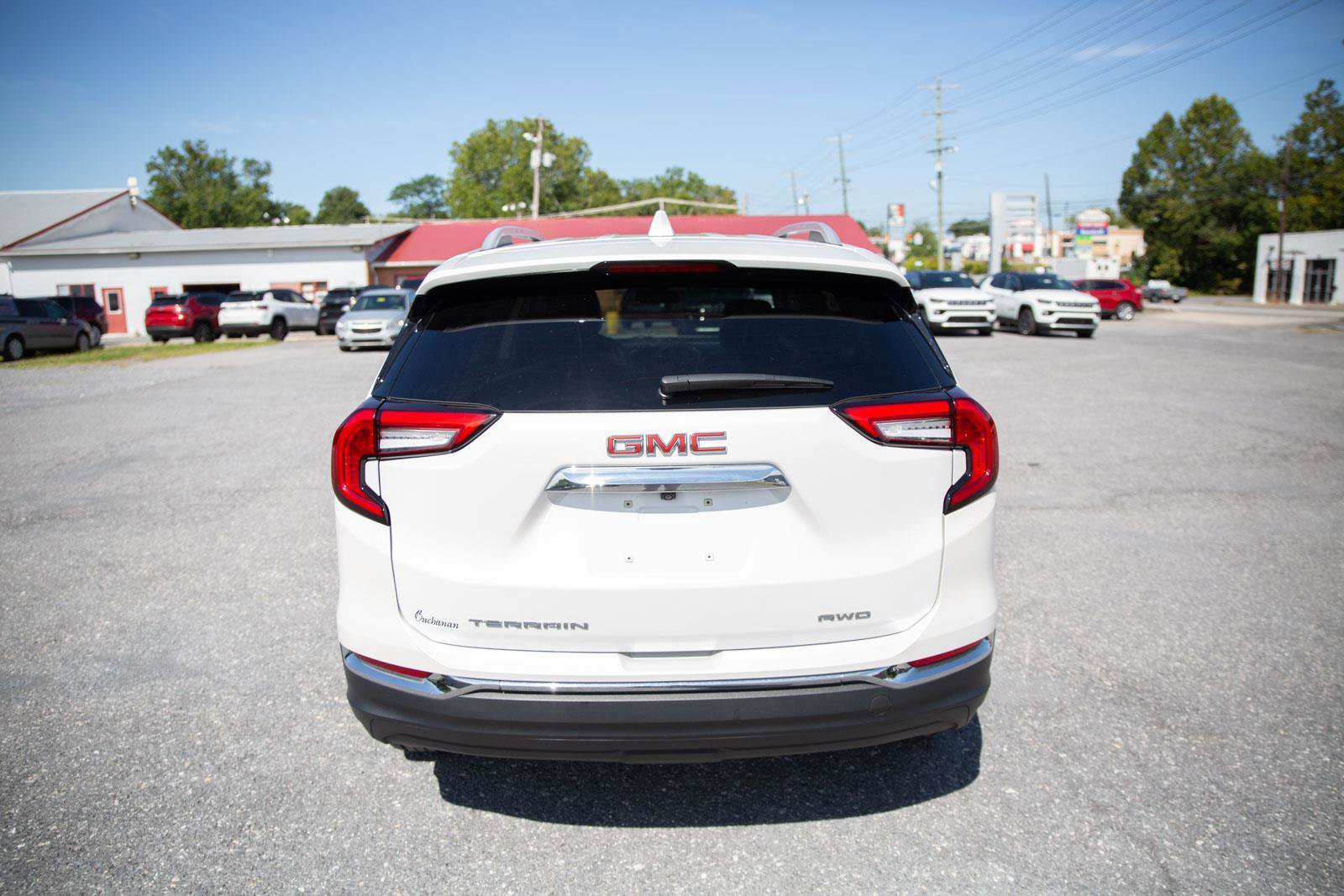 Used 2022 GMC Terrain SLT image 4