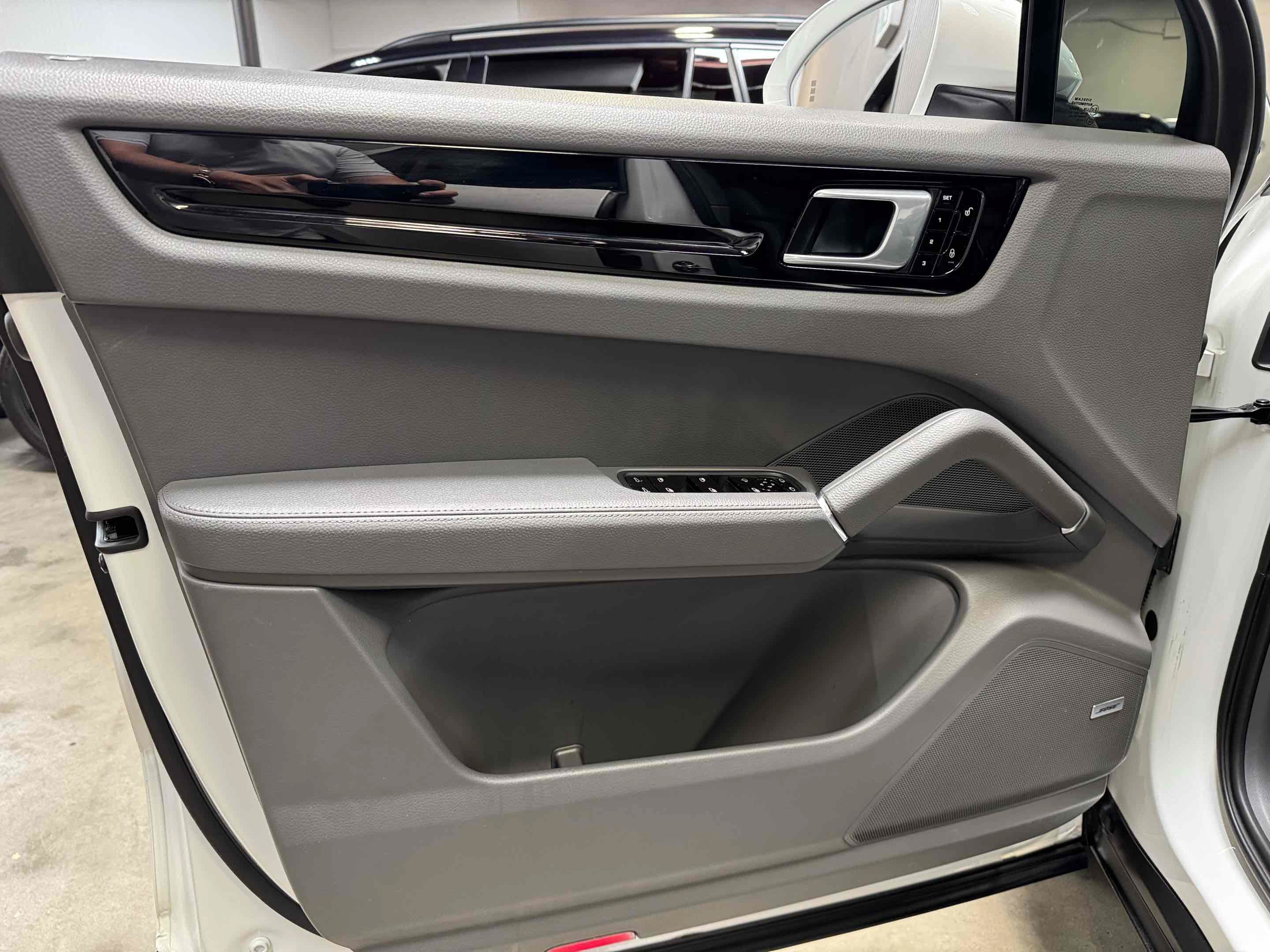 Used 2019 Porsche Cayenne AWD/4WD image 55