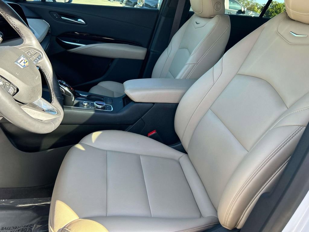 Certified 2024 Cadillac XT4 Luxury w/ Cold Weather Package image 26