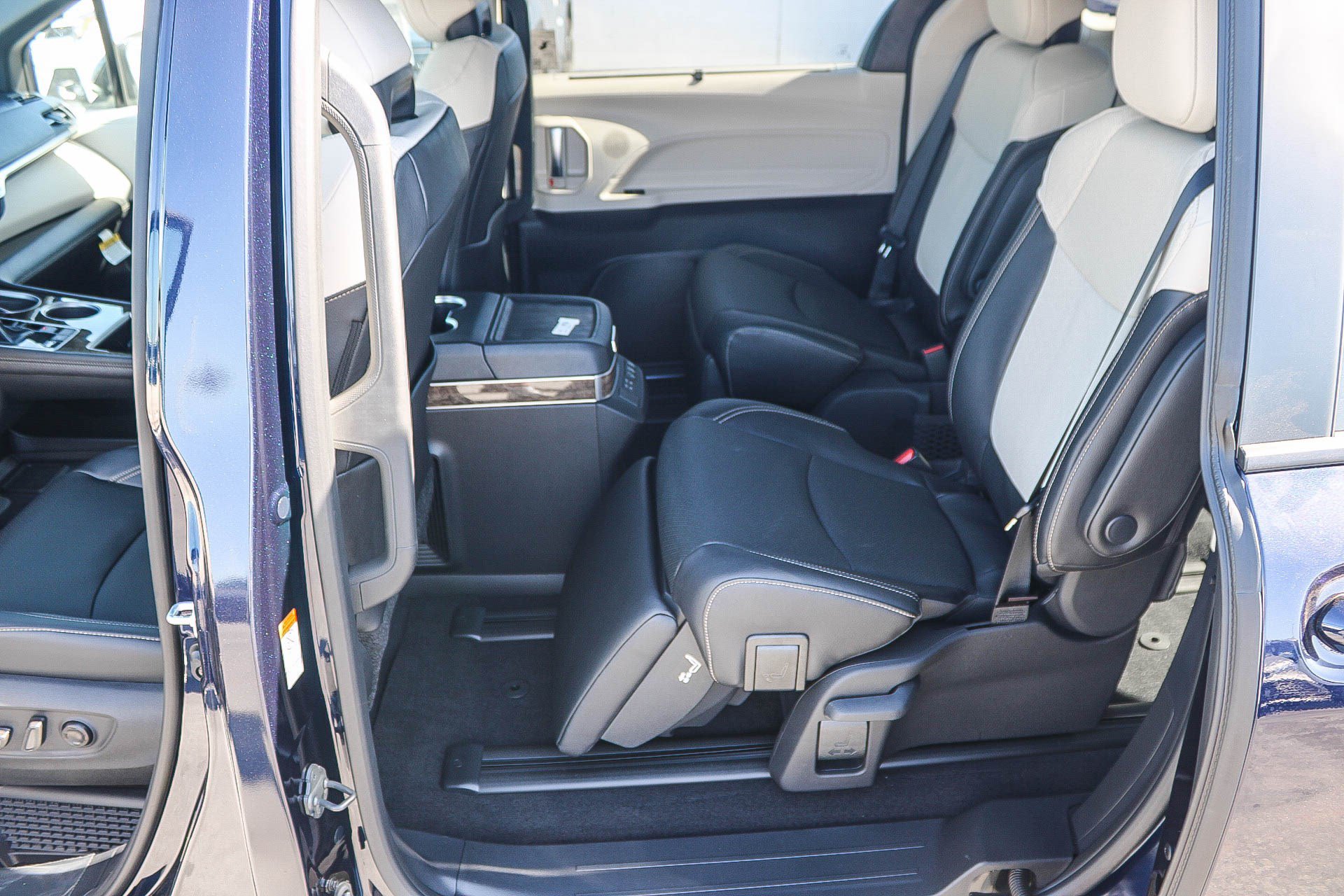 New 2026 Toyota Sienna Platinum AWD/4WD image 21